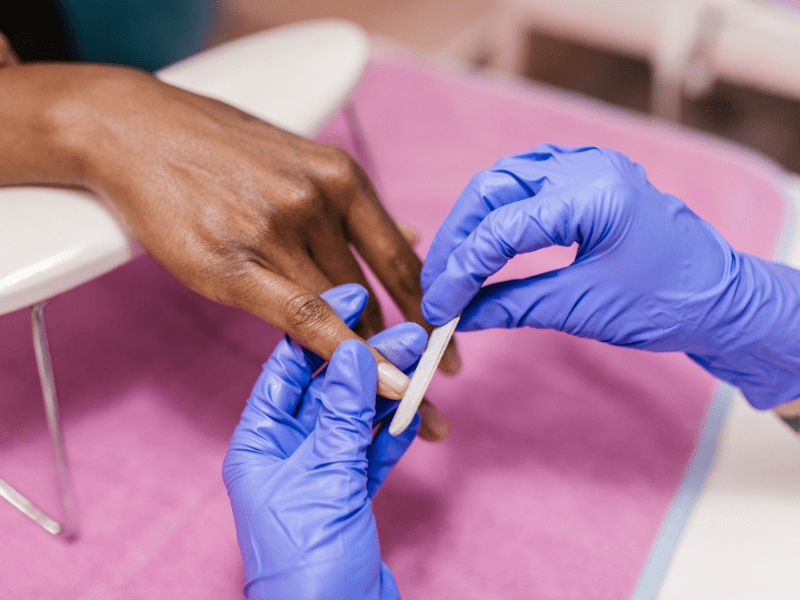 Manicure e pedicure: tudo sobre essa carreira