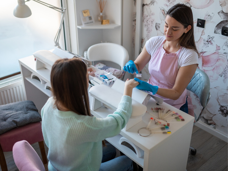 Como começar a trabalhar como manicure