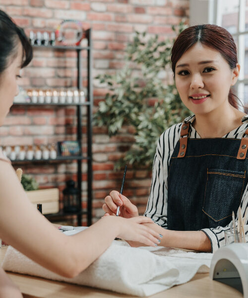 Como atrair clientes para manicure