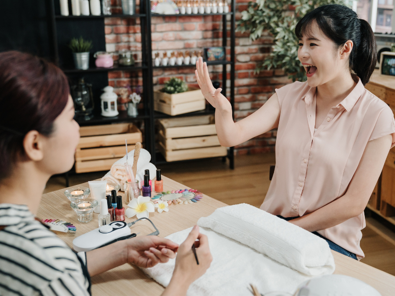 Como atrair clientes para manicure